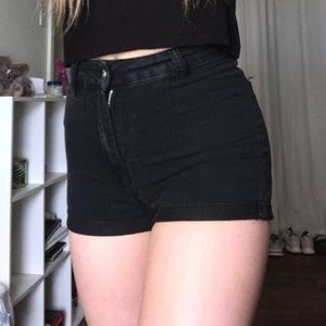 H&M black shorts